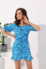Niebieska dopasowana sukienka damska w kwiaty z marszczeniem ROMANTIC FLOWER