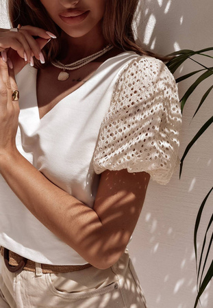 Śmietankowa bluzka damska z ozdobnym rękawem CAPRI