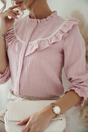 Różowa bluzka damska z rękawem 3/4 z falbaną przy dekolcie PAULA