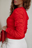 Dopasowana czerwona bluzka damska z marszczeniem na rękawie i koronką przy dekolcie GRACE.