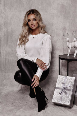 Biały sweter damski z ozdobnymi rękawami XANA SNOW