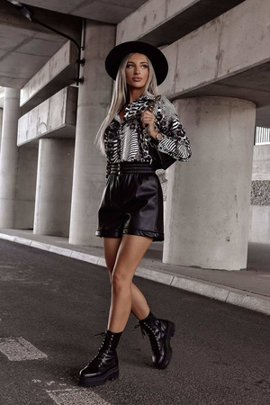 Czarne szorty damskie z eko skóry MARIETTE