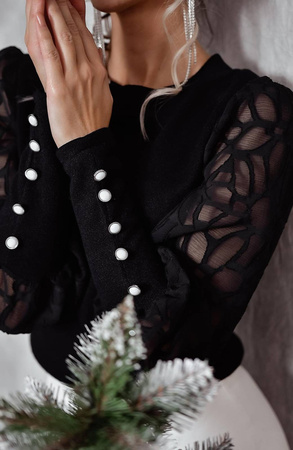 Czarny sweter damski ze zdobionym rękawam MEGGI