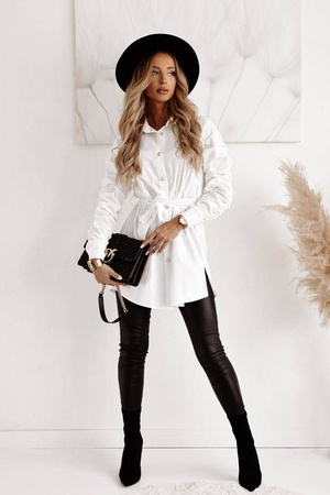 Długa biała oversizeowa koszula damska z wiązaniem w pasie i marszczeniem na rękawach ANDORA.