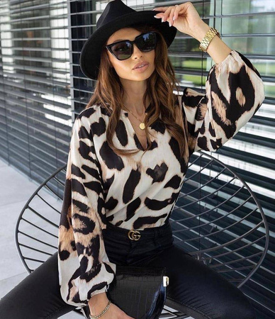 Luźna bluzka damska z rozcięciem przy dekolcie w zwierzęcy wzór PUR ANIMAL