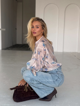 Błękitna bluzka damska z ozdobna falbana ROMA