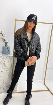 Czarna krótka pikowana kurtka damska zapinana na zamek z kołnierzem PORTO