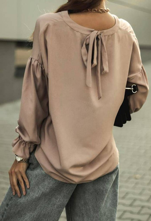 Luźna bluzka w kolorze pudrowego różu z wiązaniem na plecach i ściąganymi rękawami