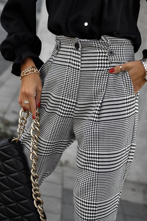 Biało-czarne spodnie damskie ISANA