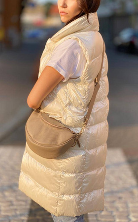 Długa, biała - ecru metaliczna kamizelka SUN, zapinana na guziki z wysokim kołnierzem