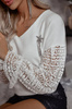 Biały sweter damski z koronkowym rękawem XANA WHITE