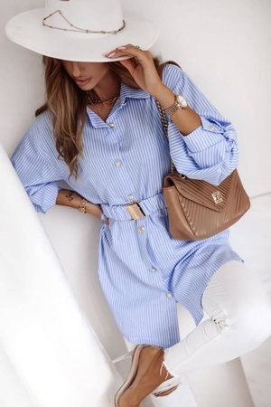 Błękitna długa koszula damska w białe prążki z paskiem w talii VAMOS