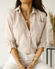 Beżowa koszula damska z kieszenią i złotymi guzikami MARIA