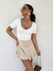 Biała bluzka damska z krótkim rękawem i dekoltem UNIQUE  BY ME 