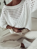 Biały ażurowy sweter damski z ozdobnymi przeszyciami LUCA WHITE