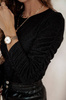 Dopasowana czarna bluzka damska z błyszczącą nitką i marszczeniem na rękawach SHINY CREASESS.