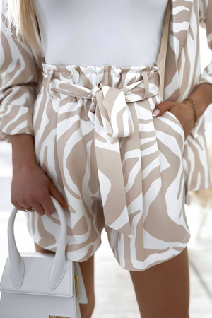 Beżowo-biały komplet damski żakiet i spodenki MOLLY