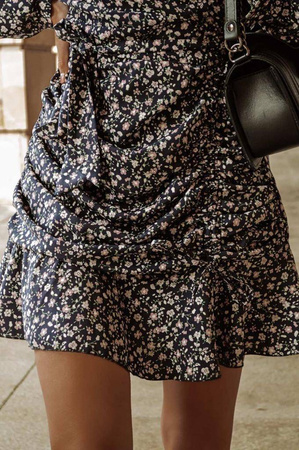 Krótka granatowa sukienka, motyw drobne kwiaty, wiązana w pasie, zapinana na zamek, długi rękaw FOR NOW LONG