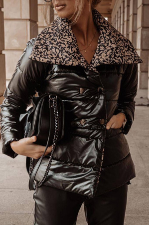 Czarna, matowa kurtka NEW X, zapinana na napy z wysokim kołnierzem z motywem pantery.