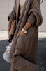 Brązowy długi kardigan damski z grubym splotem i kieszeniami SIMPLY WOOL