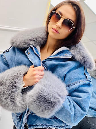 Jenasowa kurtka z szarym futerkiem przy kołnierzu i rękawach, MAY