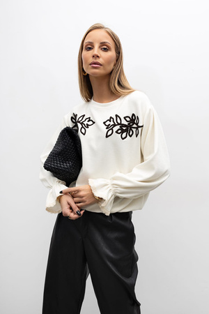 Ecru sweter damski z ozdobnym wzorem PAOLA