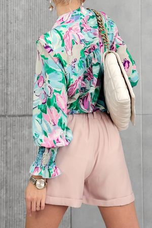 Kolorowa bluzka damska w kwiecisty print z falbaną i ściągaczem przy rękawie ANA.