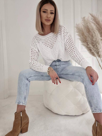 Biały ażurowy sweter damski z ozdobnymi przeszyciami LUCA WHITE