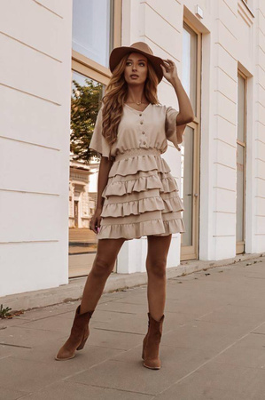 Krótka cappuccino sukienka, z gumką w pasie i dłuższym rękawem FOR NOW II X zapinana na guziki.