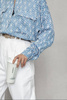 Niebieska luźna koszula damska we wzory  SIMPLY 