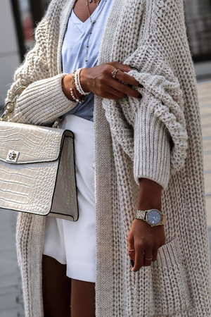 Długi beżowy sweter damski o grubym splocie LUCY