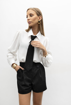 Czsarne spodenki damskie z błyszcząca nitka  PAULA