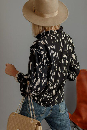 Czarna koszula damska w beżowy print z marszczonym kołnierzykiem BEAUTY ADA.