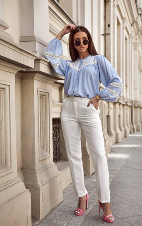 Niebieska bluzka damska zdobiona koronką MIRELLA