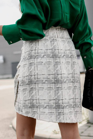 Biało-czarna tweedowa spódnica damska z wysokim stanem w delikatną kratę SIMPLY SKIRT