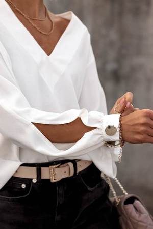 Biała koszulowa bluzka damska z dekoltem i wycięciami przy rękawach MAROON WINGS