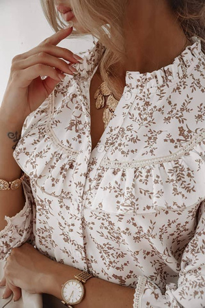 Biało-beżowa bluzka damska w kwiatowe wzory z delikatną falbanką PORTO