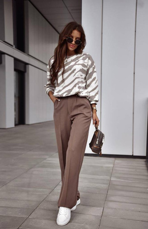 Sweter damski w biało-beżowe wzory ERIN