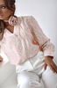 Pudrowo-różowa bluzka damska z ozdobna różą PORTO