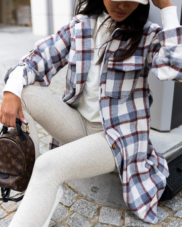 Wełniany płaszcz damski w kratę z szerokimi rękawami i wiązaniem w pasie SCOTISH