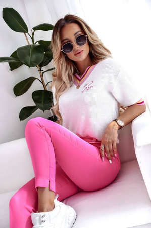 Biały sweter damski z różowymi akcentami XANA SPORTY VIBE