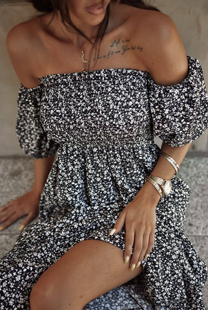 Czarno -biała długa sukienka damska w kwiatuszki MARGARET