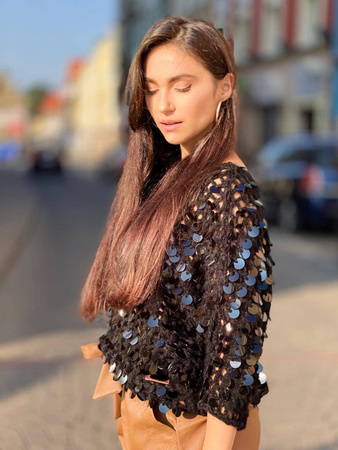 Czarny, sweter OVER SIZE la FEMME PREMIUM, zdobiony czarnymi błyskami.