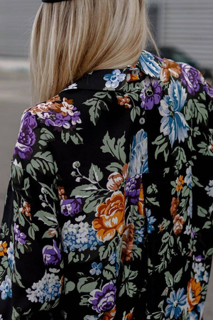 Czarna luźna koszula damska kolorowe kwiaty SIMPLY PRINT