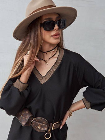 Czarna sukienka damska z dekoltem V oraz szerokimi rękawami z falbaną COCOMORE DRESS.