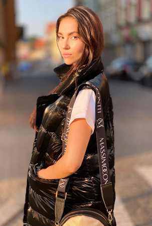 Długa, czarna metaliczna kamizelka SUN, zapinana na guziki z wysokim kołnierzem