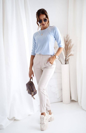 Błękitny sweter damski z ozdobnymi przeszyciami BABY BLUE XANA