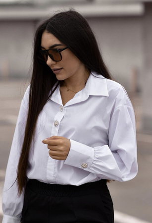 Biała koszula damska z ozdobnymi  guzikami ISMENA 