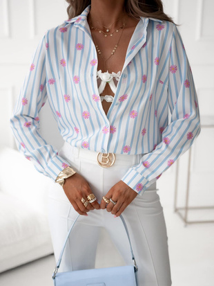 Biała   koszula damska w delikatne niebieskie paseczki i stokrotki NOVUM  