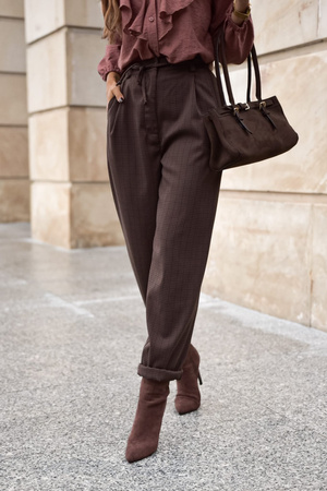 Brązowe  spodnie damskie  w drobna  kratkę  XANA AUTUMN